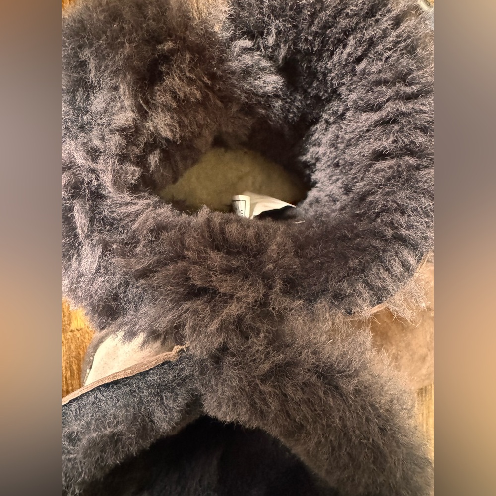 Ugg Mini Bailey Button Brown Size 6 - image 7